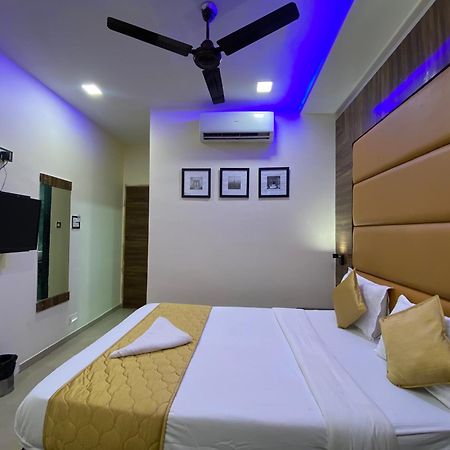 Hotel Blue Wellington - Near Mumbai Airport Habitación foto